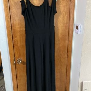 New black Torrid0 (10-12) cold shoulder maxi dress